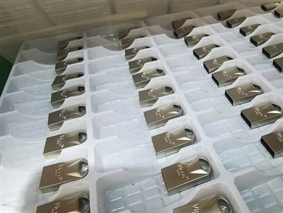 Pogon USB FLASH z ohišjem iz cinkove zlitine v velikem pakiranju